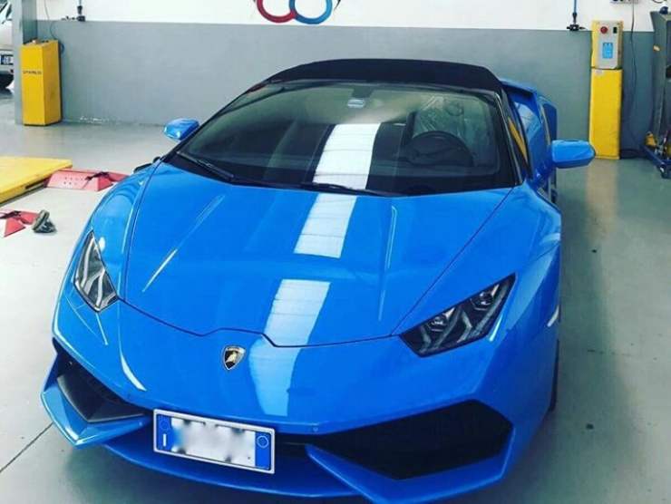 Lamborghini di Mauro Icardi, un vero bolide a tinte nerazzurre (Instagram) 23 novembre 2022 fuoristrada.it