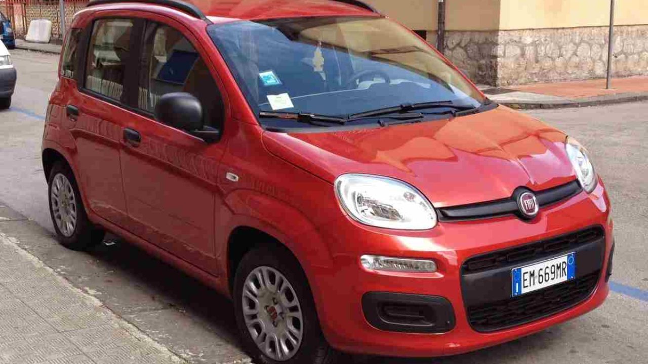 Addio alla Fiat Panda, triste notizia per i compratori: un vero colpo al  cuore 