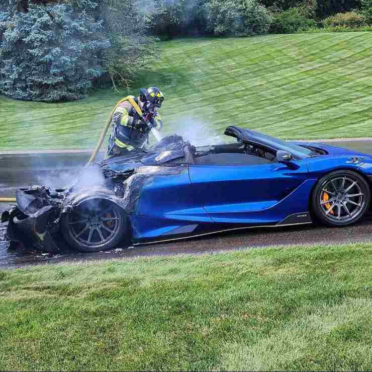 McLaren fiamme che paura