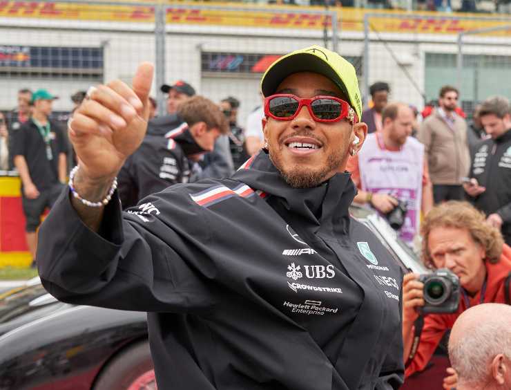 Lewis Hamilton, parole dolci alla Ferrari