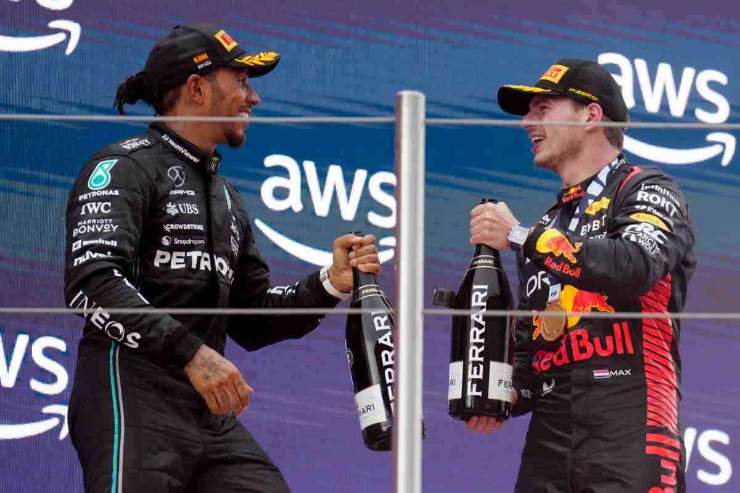 Lewis Hamilton e Max Verstappen situazione assurda