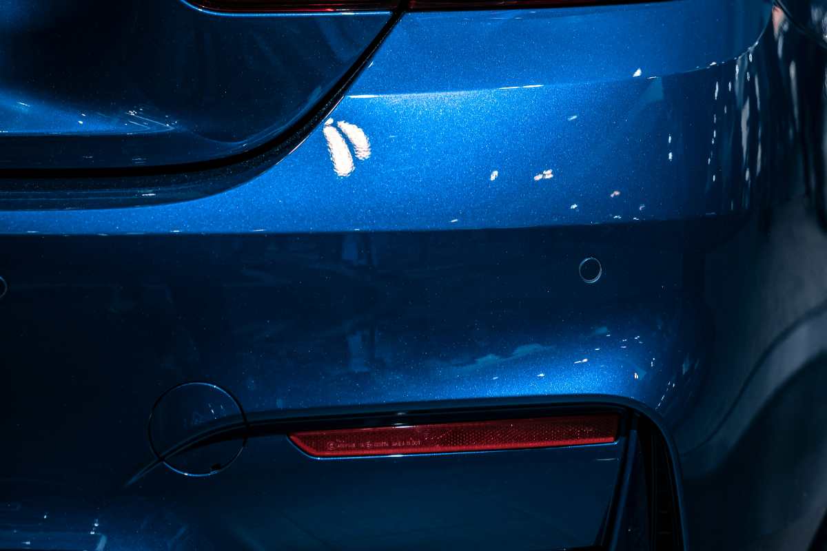 Sensori di parcheggio sul paraurti posteriore di una macchina