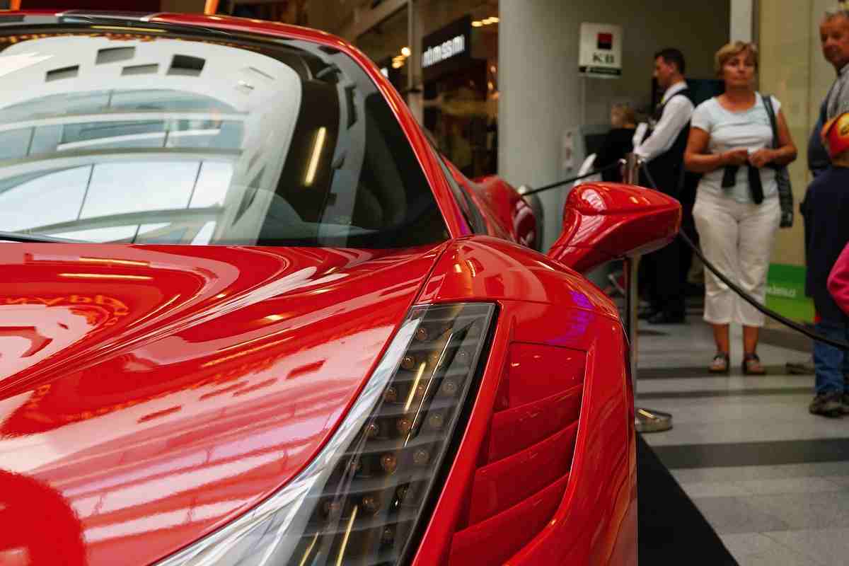 Una Ferrari, l'auto dei VIP per antonomasia