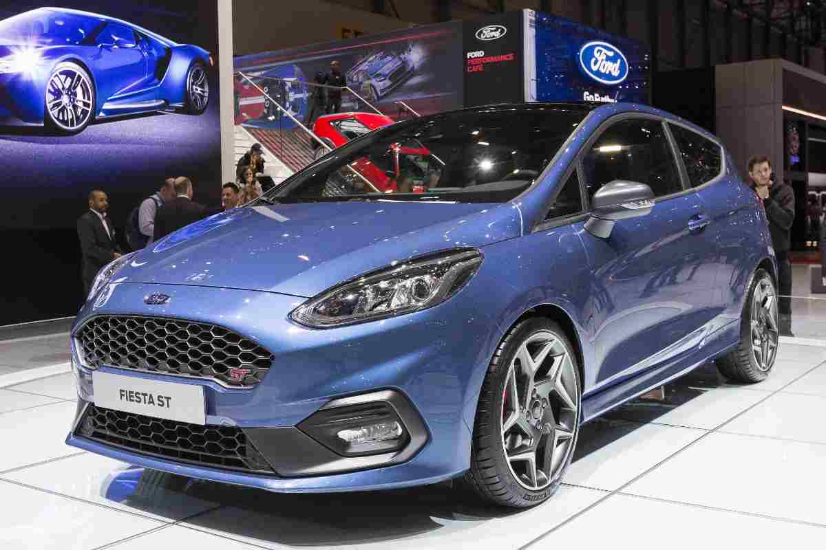 La presentazione della Ford Fiesta st, modello blu