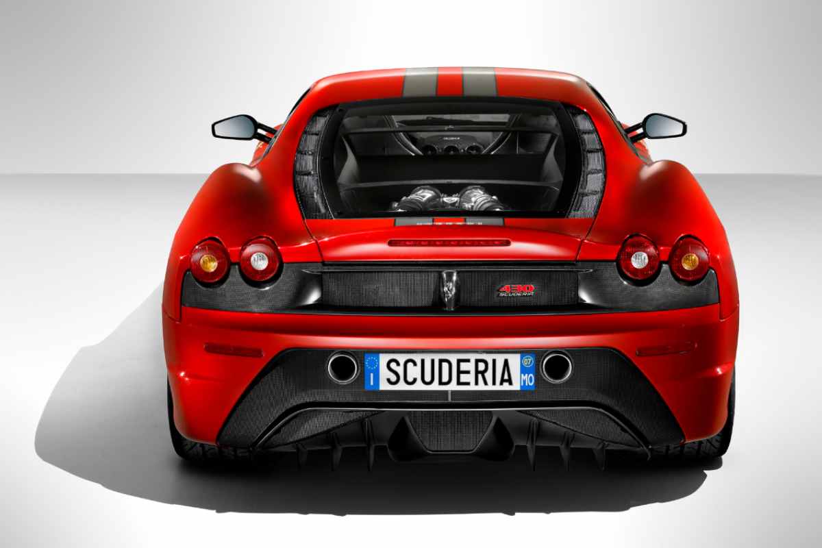 Ferrari Scuderia Spider incredibile optional a bordo
