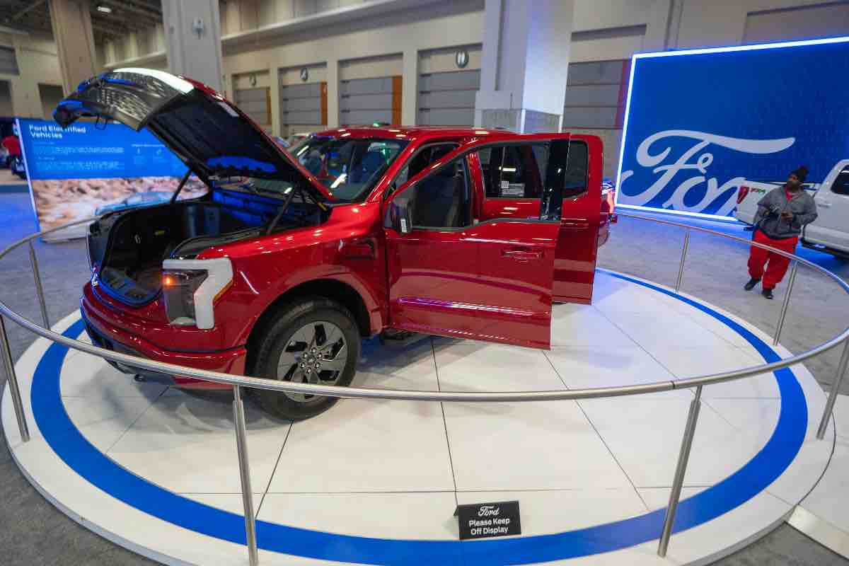 Ford auto elettriche decisione drastica