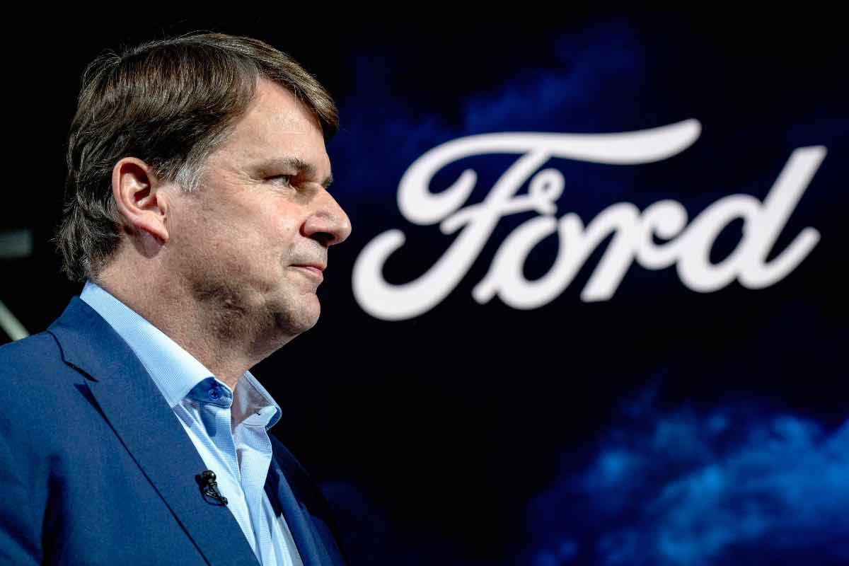 Ford Jim Farley decisione drastica