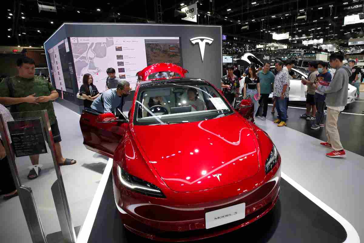 Tesla Model 3 prototipo senza specchietti 