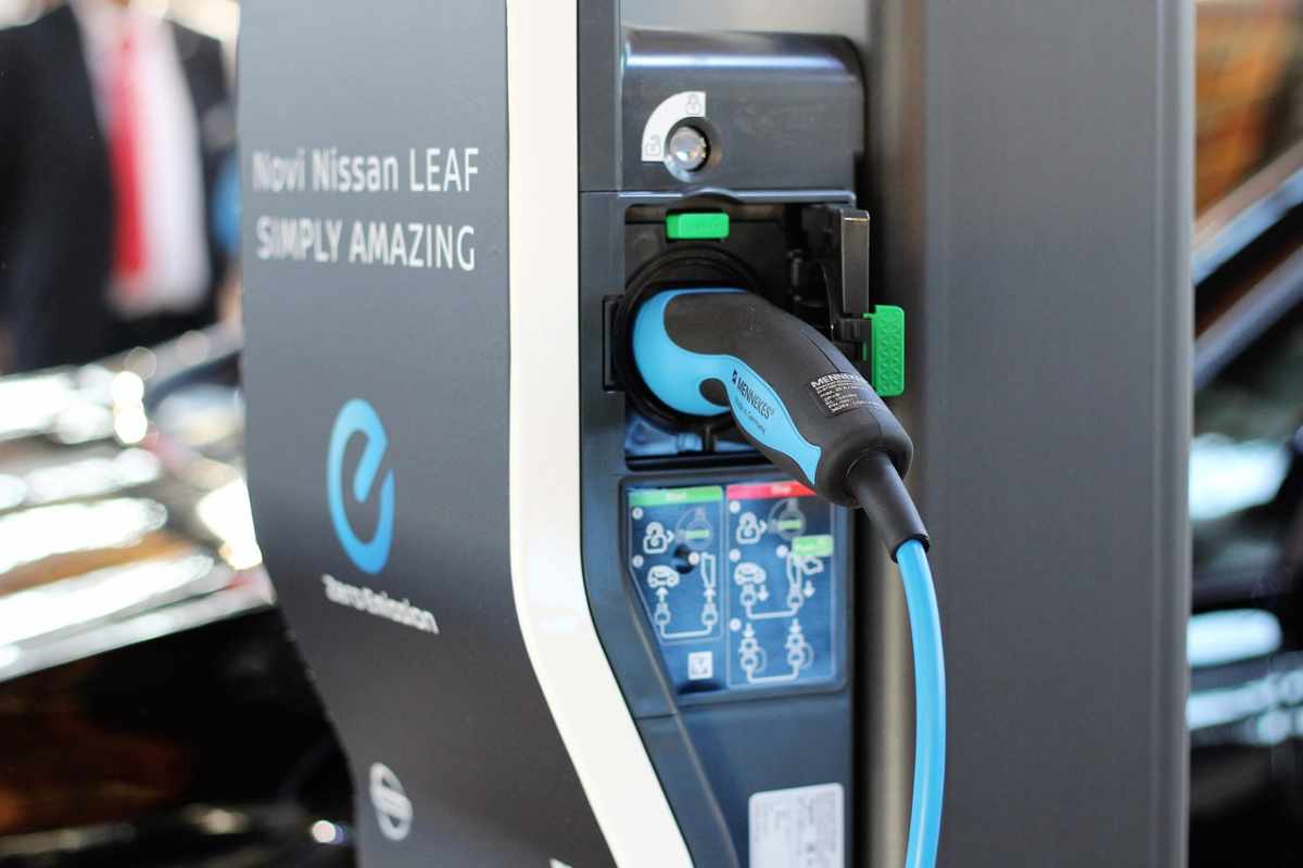 auto elettriche aumento costi ricarica