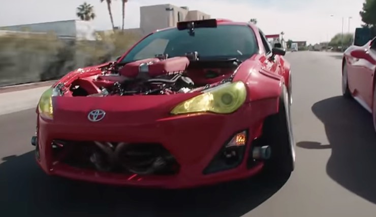 Toyota Ferrari motore tuning modifica assurda