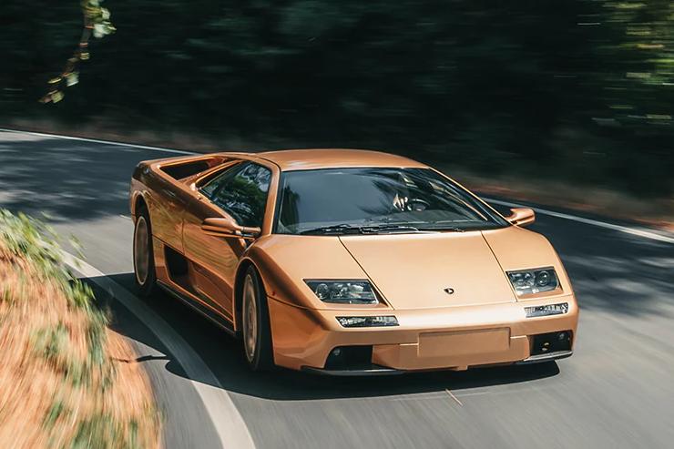 Lamborghini Diablo con fari Nissan