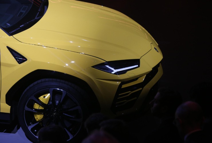 Lamborghini Urus folle velocità Polizia