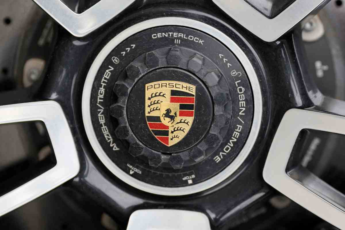 Porsche brutta notizia lavoratori