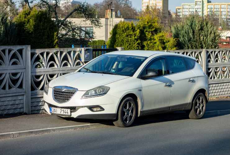 Lancia, ridotta in pezzi