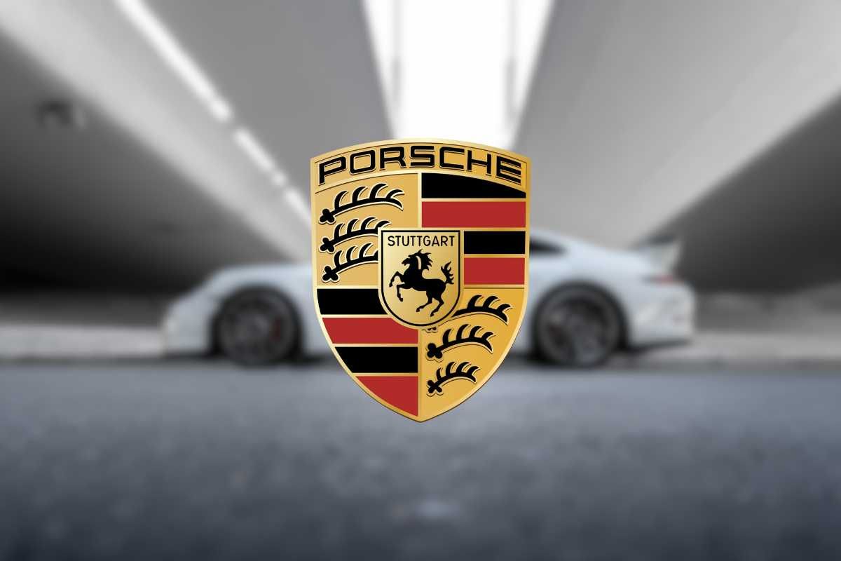 Arriva una Porsche misteriosa 