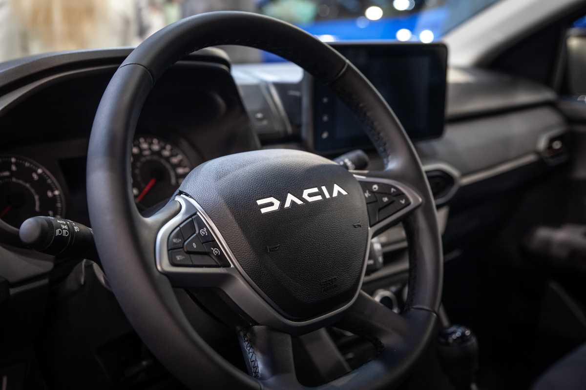 Dacia, svelato il nuovo SUV