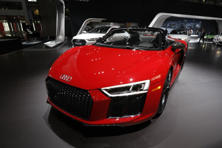 Audi R8 abbandonata per anni