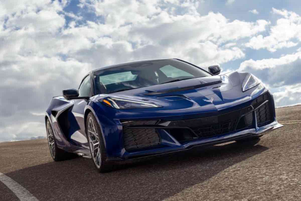 La Corvette che va quasi a 400 km/h: alla guida c'è il il grande boss, ha un motore folle quest'auto