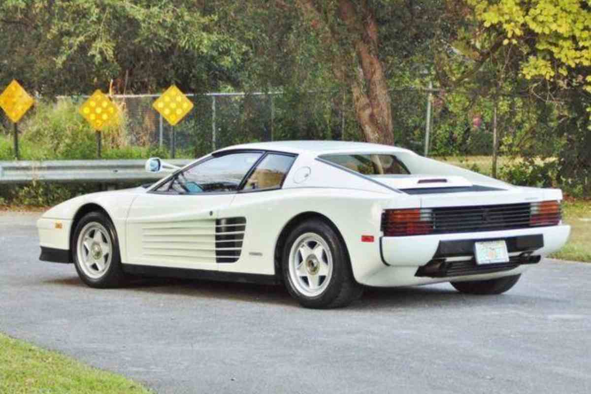 Ferrari Testarossa bianco