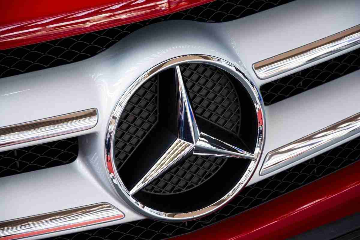 Motore termico o elettrico? Arriva la sfida definitiva della Mercedes: ecco quello che va meglio