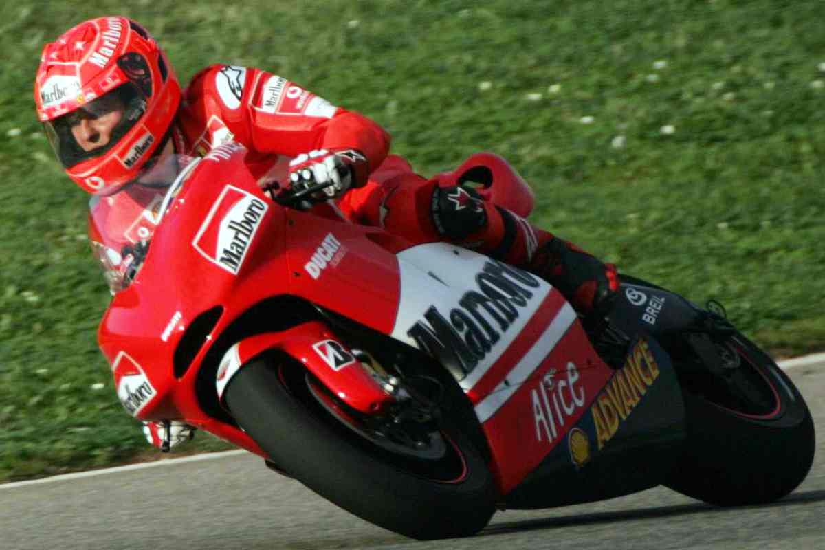 Michael Schumacher in sella alla Ducati