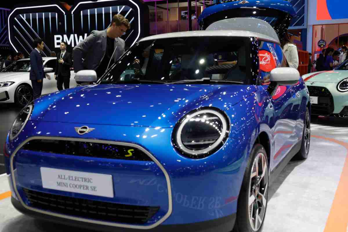 La Mini elettrica in esposizione