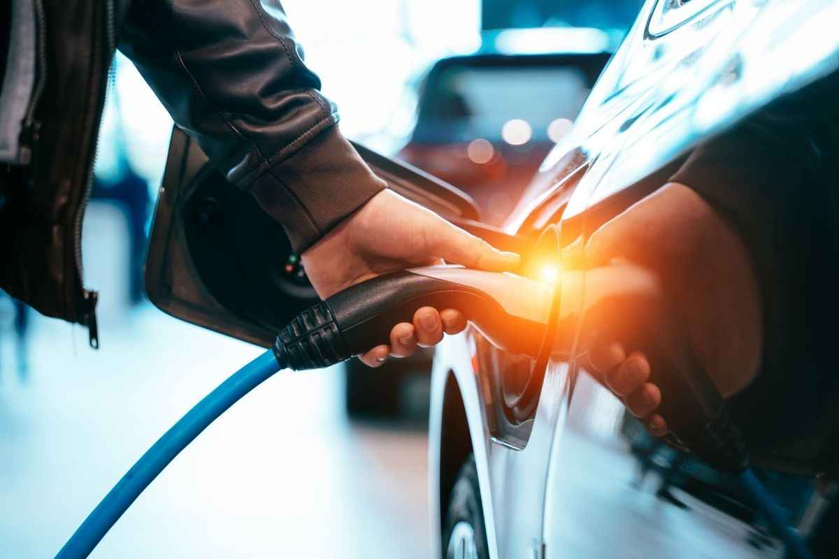 Quanto dura la batteria di un'auto elettrica e quanto costa cambiarla: tutti i dettagli