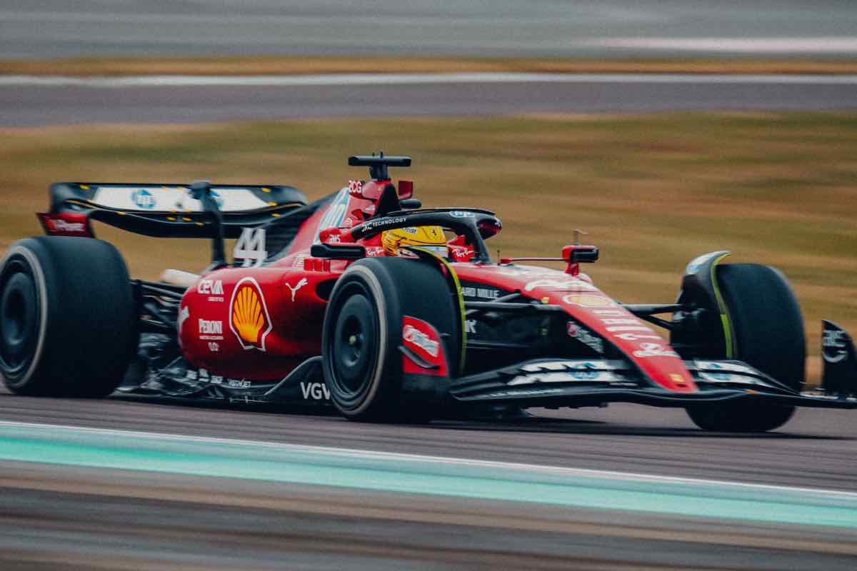 Hamilton vuole subito il mondiale: il sogno di vincere in Ferrari è concreto