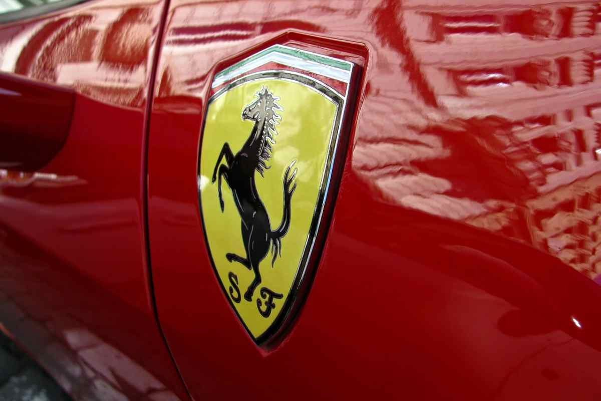 Occasione d'oro per tutti i fan della Ferrari: F40 "nuova" in vendita, il prezzo vi lascerà senza fiato